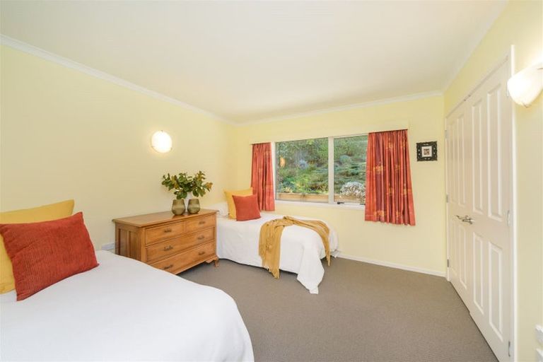 Photo of property in 24 La Lena Grove, Fitzherbert, Palmerston North, 4410