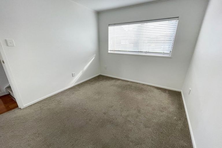 Photo of property in 17 Caspian Close, New Lynn, Auckland, 0600