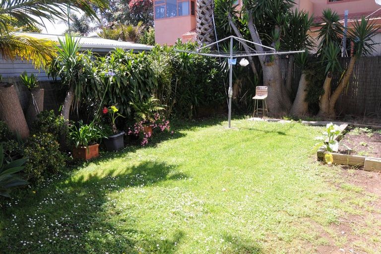 Photo of property in 2/1 Dunstall Place, Mangere Bridge, Auckland, 2022