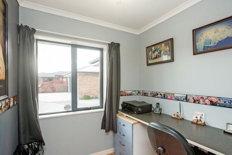 Photo of property in 155 Schnell Drive, Kelvin Grove, Palmerston North, 4414