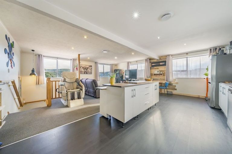 Photo of property in 4 Greenwich Grove, Stokes Valley, Lower Hutt, 5019