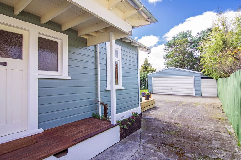 Photo of property in 18 Cambridge Terrace, Masterton, 5810