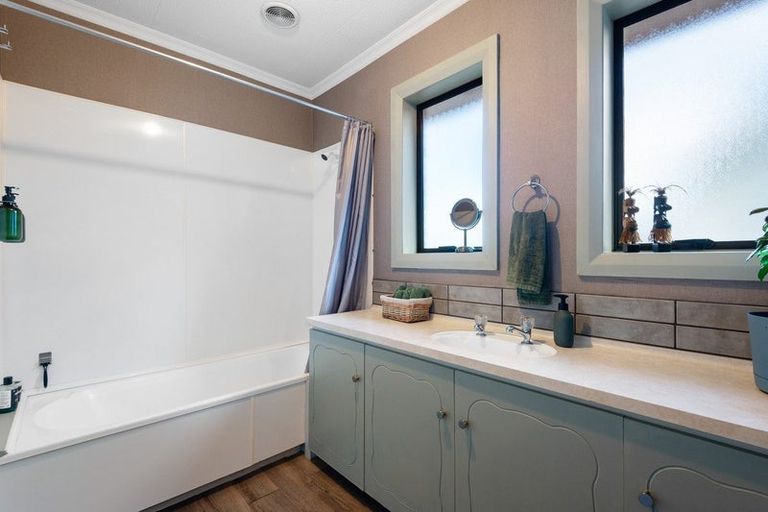 Photo of property in 17 Waldron Crescent, Green Island, Dunedin, 9018