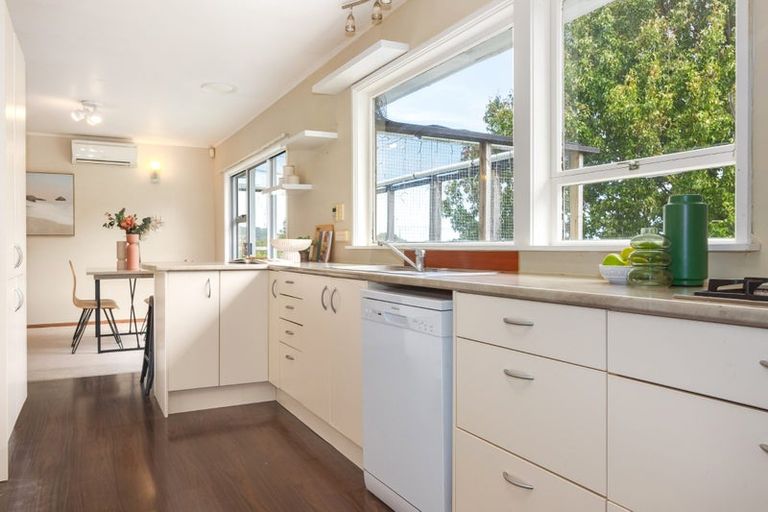 Photo of property in 66 Seddon Street, Waikanae, 5036