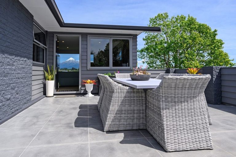 Photo of property in 18c Montana Place, Merrilands, New Plymouth, 4312