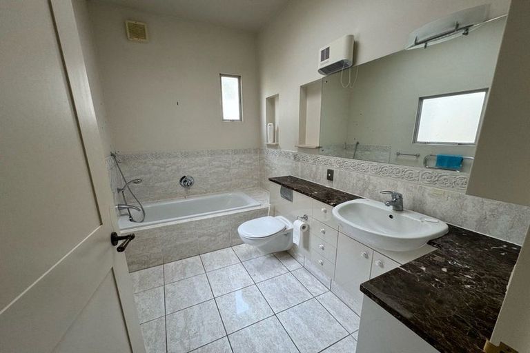 Photo of property in 37 Quedley Court, Eastern Beach, Auckland, 2012