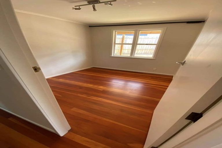 Photo of property in 4 Roband Avenue, Glenfield, Auckland, 0629