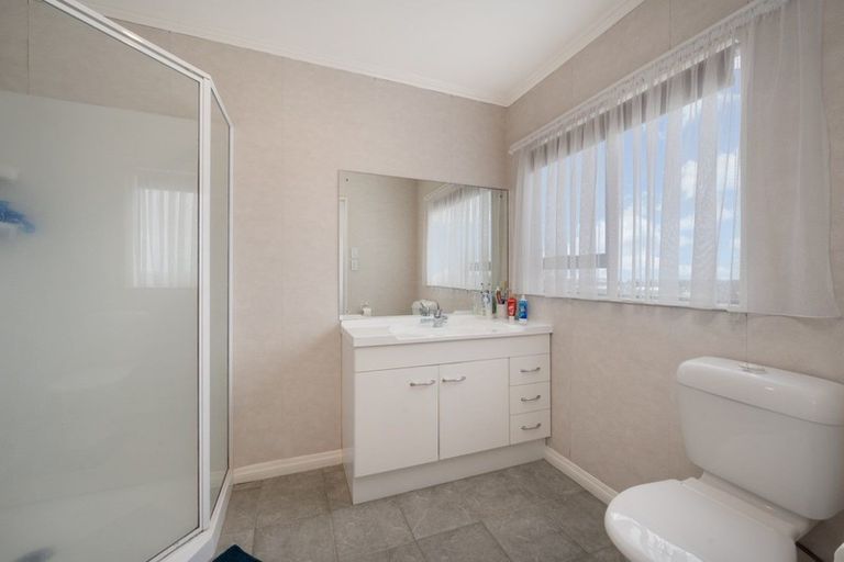 Photo of property in 19b Eske Place, Highland Park, Auckland, 2010