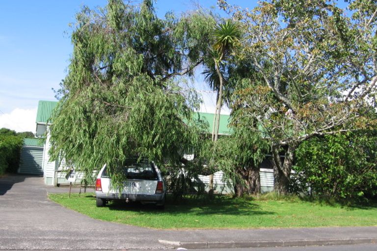 Photo of property in 91 Gloria Avenue, Te Atatu Peninsula, Auckland, 0610