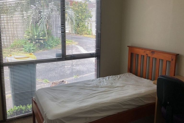 Photo of property in 11 Halldene Terrace, Red Beach, 0932