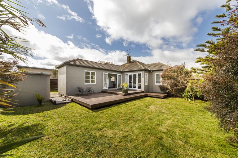Photo of property in 15 Tyndall Street, Palmerston North, 4414