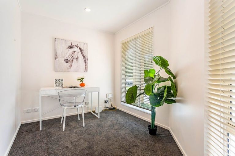 Photo of property in 55 Kingdale Road, Henderson, Auckland, 0610