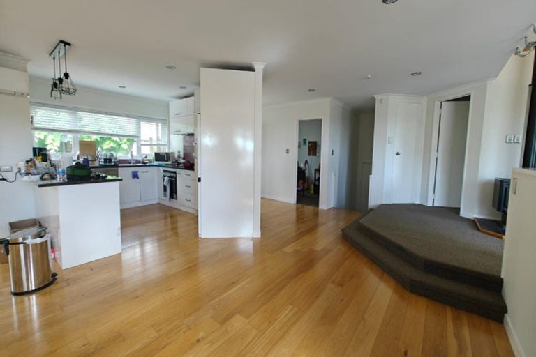 Photo of property in 31 Mandeville Place, Unsworth Heights, Auckland, 0632