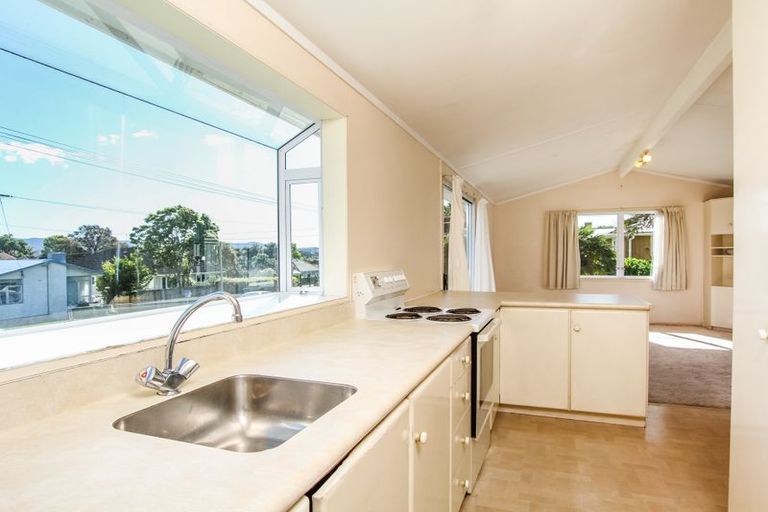 Photo of property in 2/15 Adriatic Avenue, Henderson, Auckland, 0612