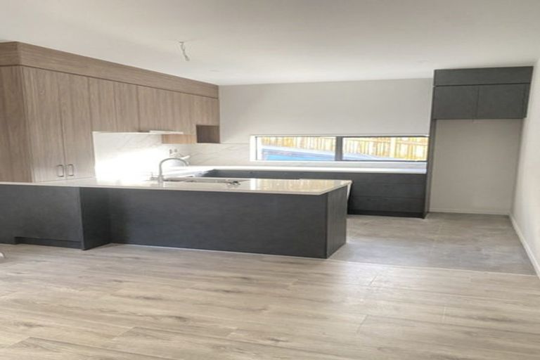 Photo of property in 50b Barbados Drive, Unsworth Heights, Auckland, 0632