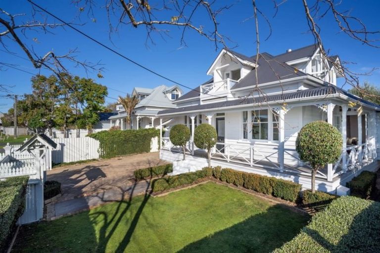 Photo of property in 6 Richmond Avenue, Northcote Point, Auckland, 0627