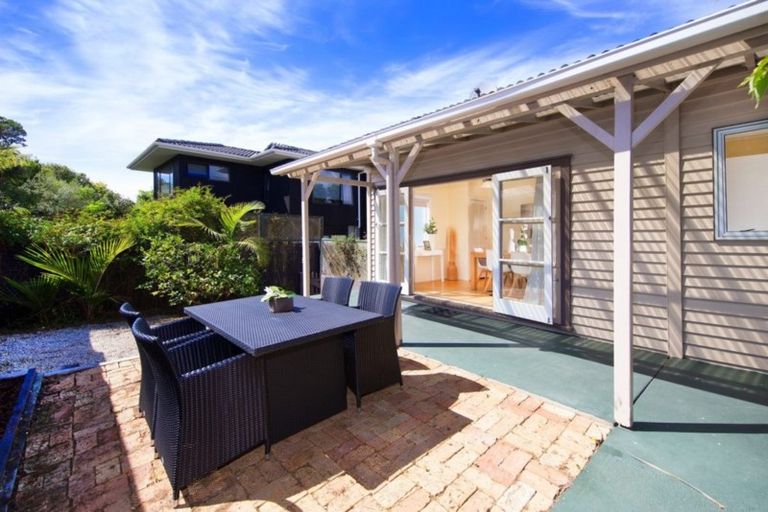 Photo of property in 1/8 Orchard Road, Waiake, Auckland, 0630