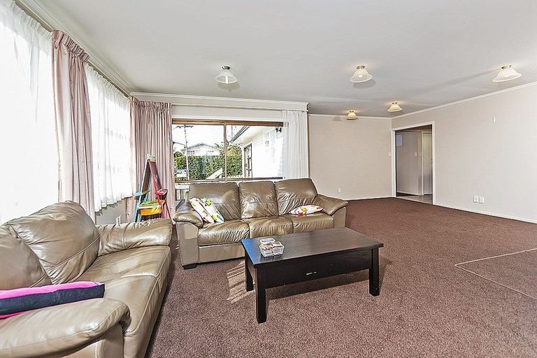 Photo of property in 30b Tiroroa Avenue, Te Atatu South, Auckland, 0610