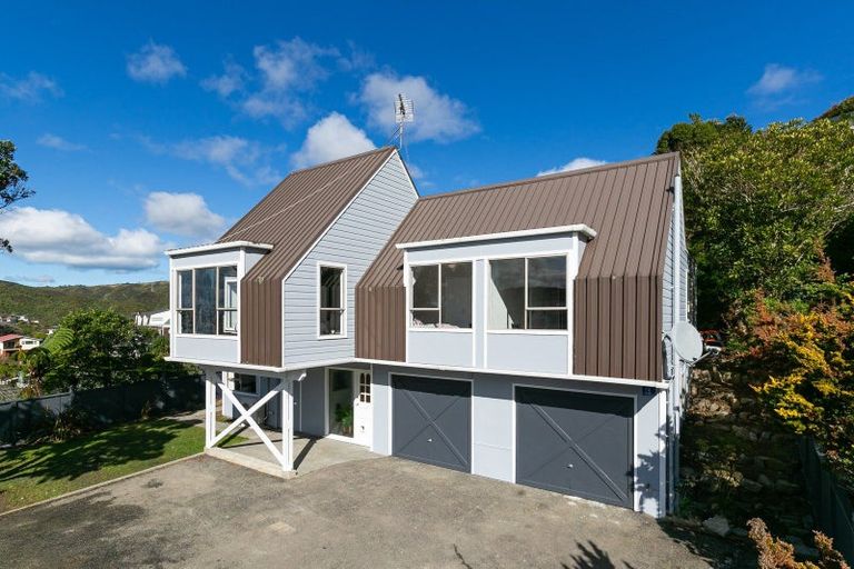 Photo of property in 27 Paddington Grove, Karori, Wellington, 6012