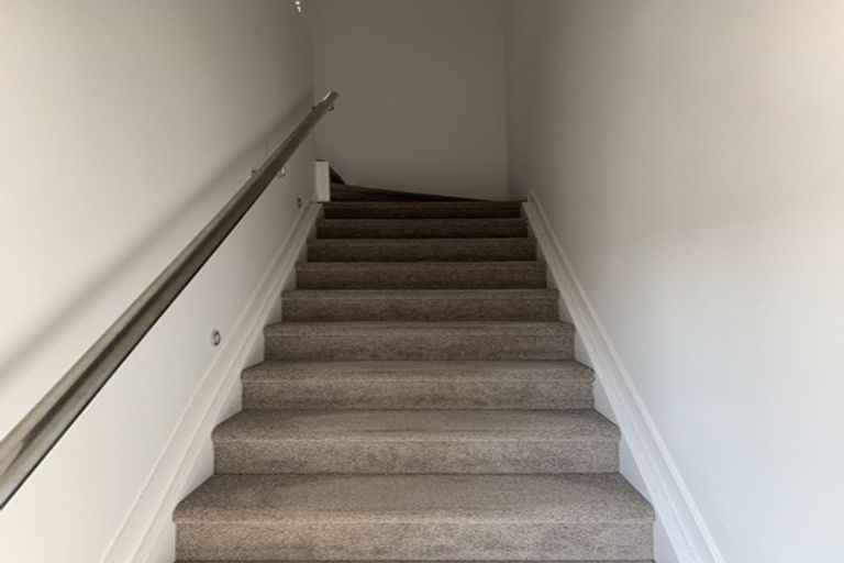 Photo of property in 8 Lilac Lane, Oteha, Auckland, 0632