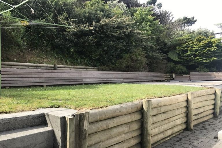 Photo of property in 6 Oakleigh Street, Maungaraki, Lower Hutt, 5010