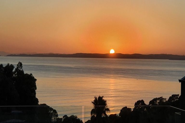 Photo of property in 1/67 Gulf View Road, Murrays Bay, Auckland, 0630