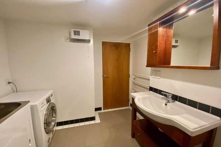 Photo of property in 50b Hawker Street, Mount Victoria, Wellington, 6011