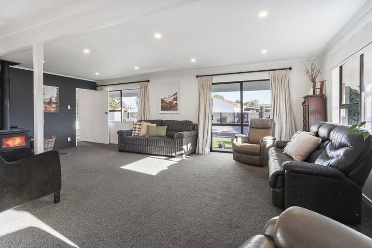 Photo of property in 10 Luxton Place, Rangiora, 7400