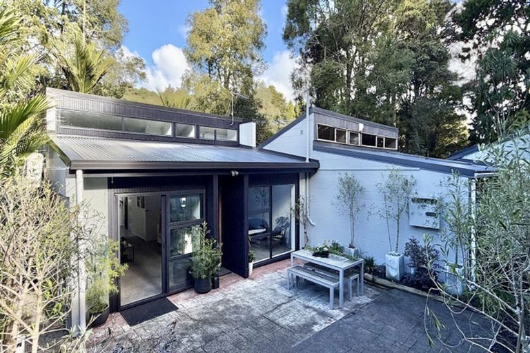 Photo of property in 1/9a Wyvern Place, Glenfield, Auckland, 0629
