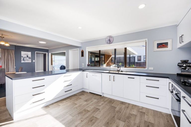 Photo of property in 18 Kentucky Way, Awapuni, Palmerston North, 4412