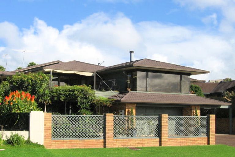 Photo of property in 2 Esther Place, Red Beach, 0932