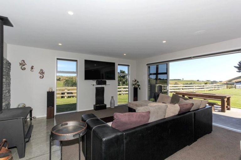 Photo of property in 652 Kelly Road, Lepperton, New Plymouth, 4373