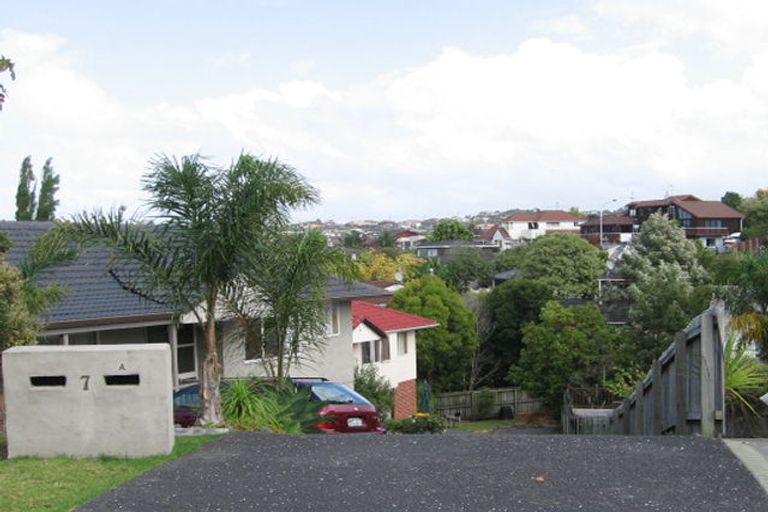Photo of property in 5a Oystergrove Road, West Harbour, Auckland, 0618