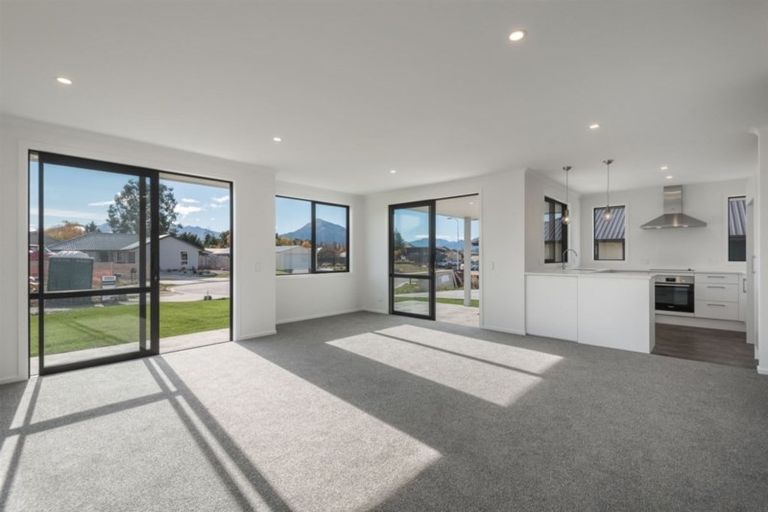 Photo of property in 12 Hebbard Court, Albert Town, Wanaka, 9305