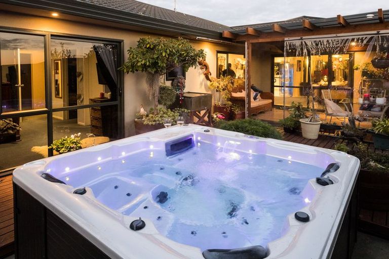 Photo of property in 11 Aspen Way, Kelvin Grove, Palmerston North, 4414