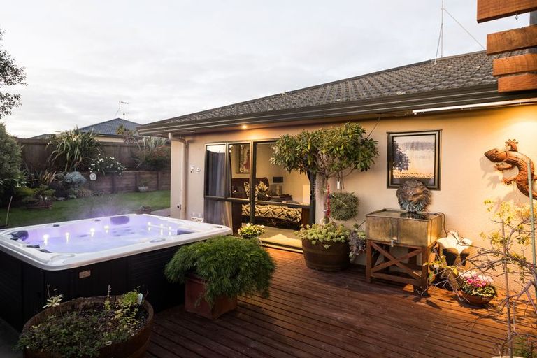 Photo of property in 11 Aspen Way, Kelvin Grove, Palmerston North, 4414