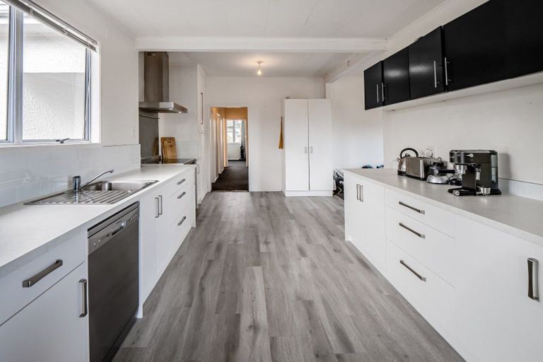 Photo of property in 15a Queens Road, Glen Avon, New Plymouth, 4312