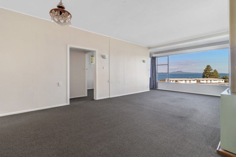 Photo of property in 25 Bayview Road, Browns Bay, Auckland, 0630