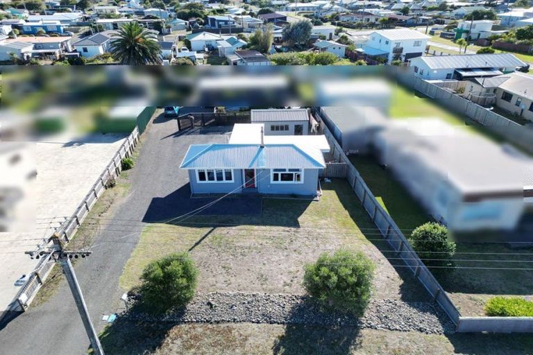Photo of property in 15 Roore Street, Foxton Beach, Foxton, 4815
