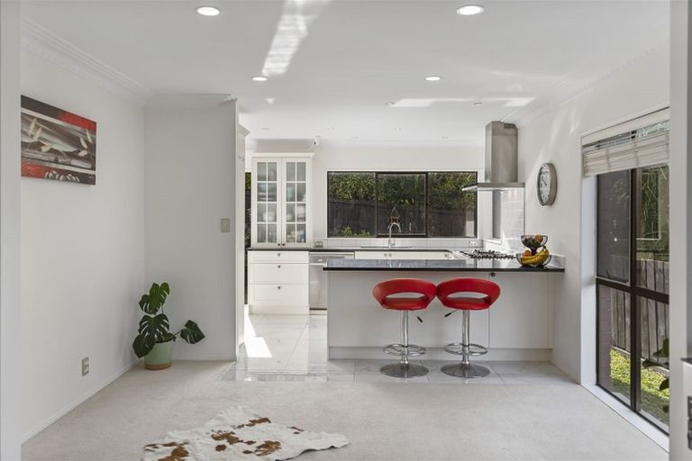 Photo of property in 3 Citation Way, Botany Downs, Auckland, 2010