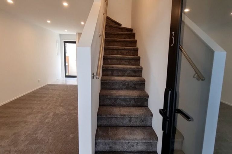 Photo of property in 3/137 Tirimoana Road, Te Atatu South, Auckland, 0602