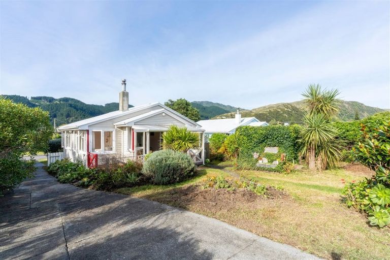 Photo of property in 9 Haumia Street, Paekakariki, 5034