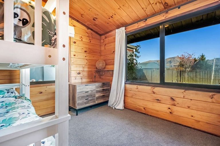 Photo of property in 2 Bruce Street, Cromwell, 9310