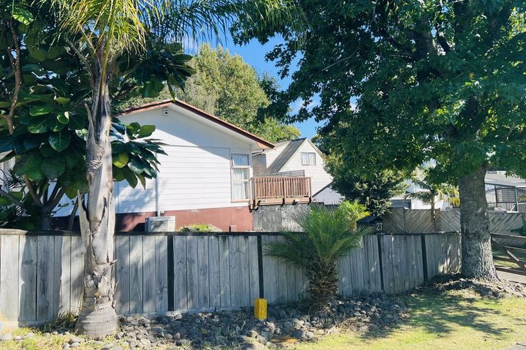 Photo of property in 23 Gibbs Crescent, Red Hill, Papakura, 2110