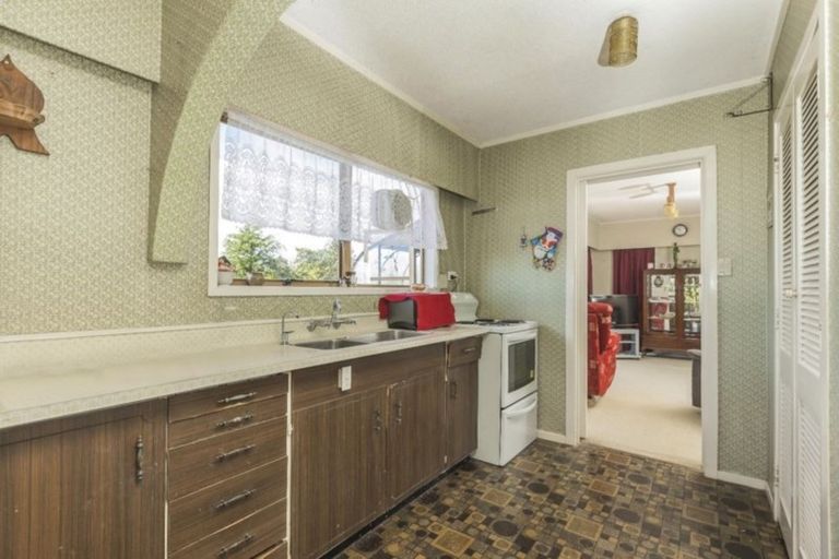 Photo of property in 11 Ross Avenue, Glenfield, Auckland, 0629