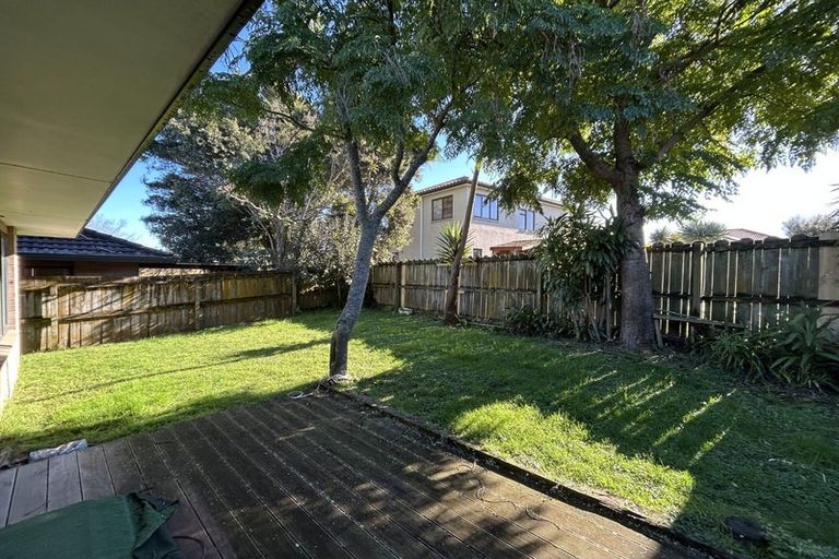 Photo of property in 1/5 Saint Leger Crescent, Huntington Park, Auckland, 2013