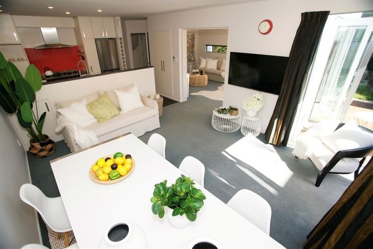 Photo of property in 35 Oakford Close, Riccarton, Christchurch, 8011