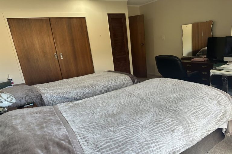 Photo of property in 32 Borrowdace Avenue, Botany Downs, Auckland, 2010