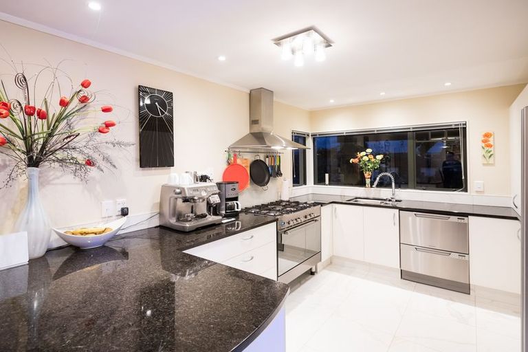 Photo of property in 11 Aspen Way, Kelvin Grove, Palmerston North, 4414