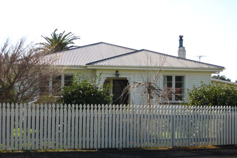 Photo of property in 9 Maratahu Street, Westown, New Plymouth, 4310